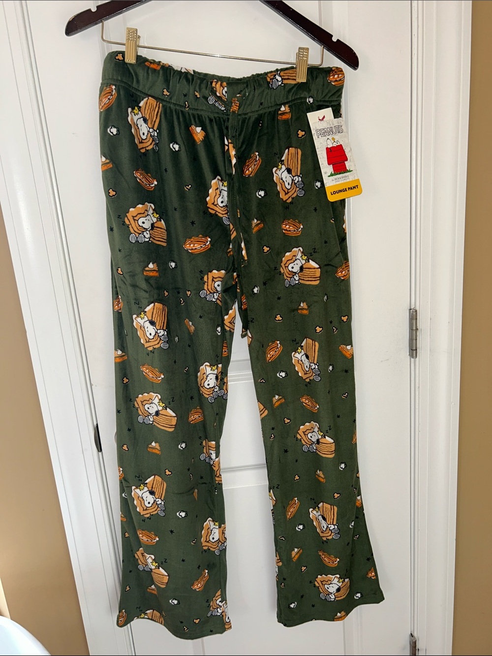Peanuts Olive Green Lounge Pants with Snoopy, Woodstock and Pie